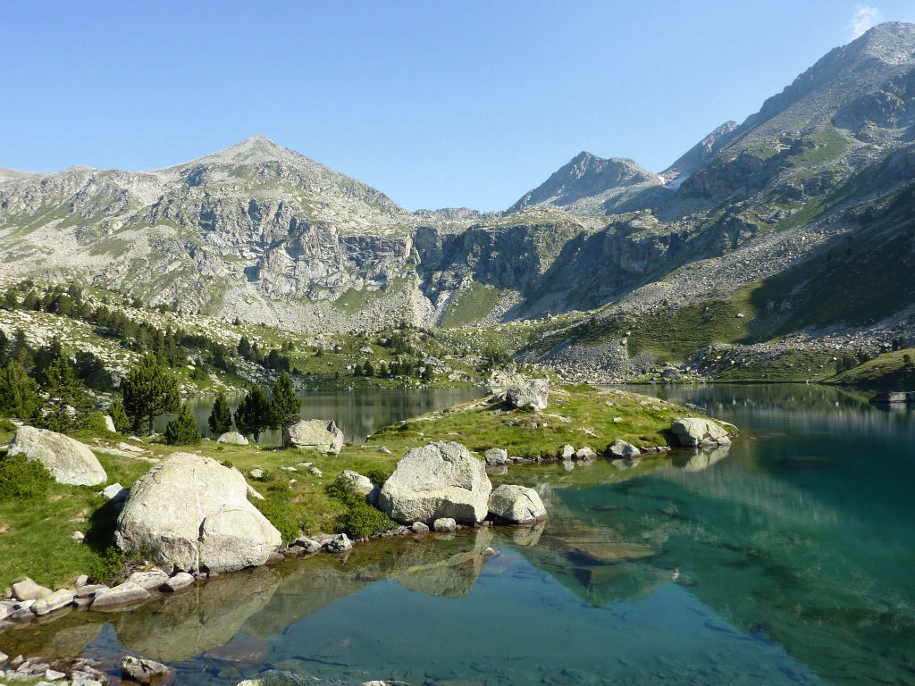 Views from Gémena lake