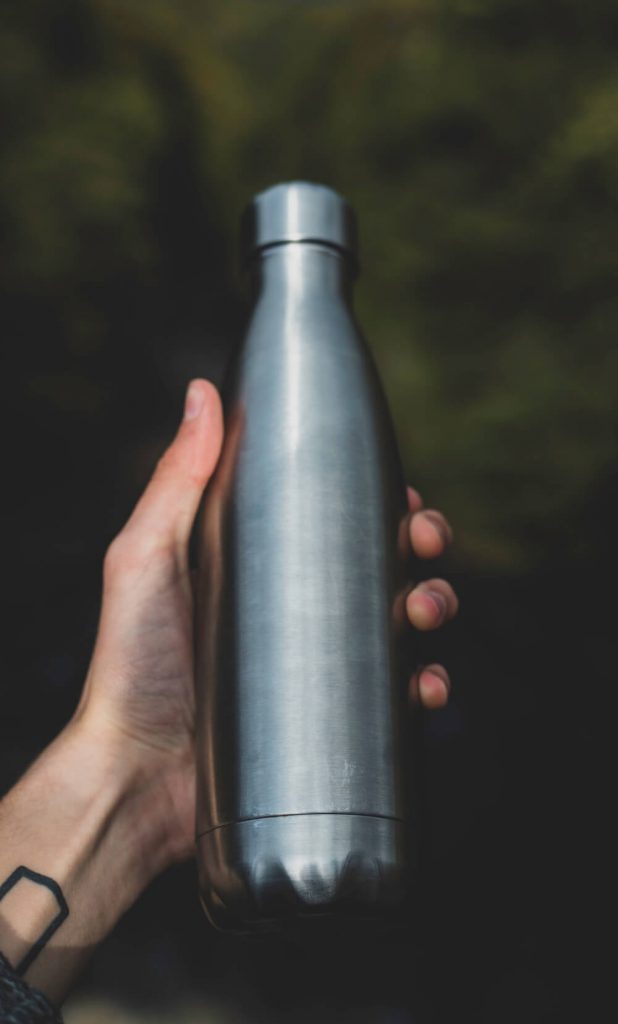 How to save money on food while you travel: carry reusable bottles
