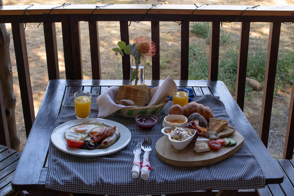 Balcony breakfast at Vindoux Guest Farm